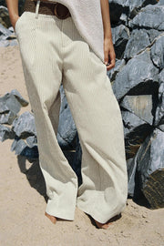 Pantalon large à rayures avec ceinture