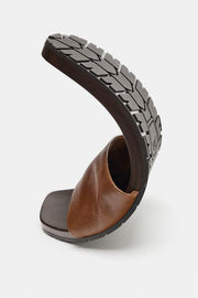 Sandale plate en cuir souple
